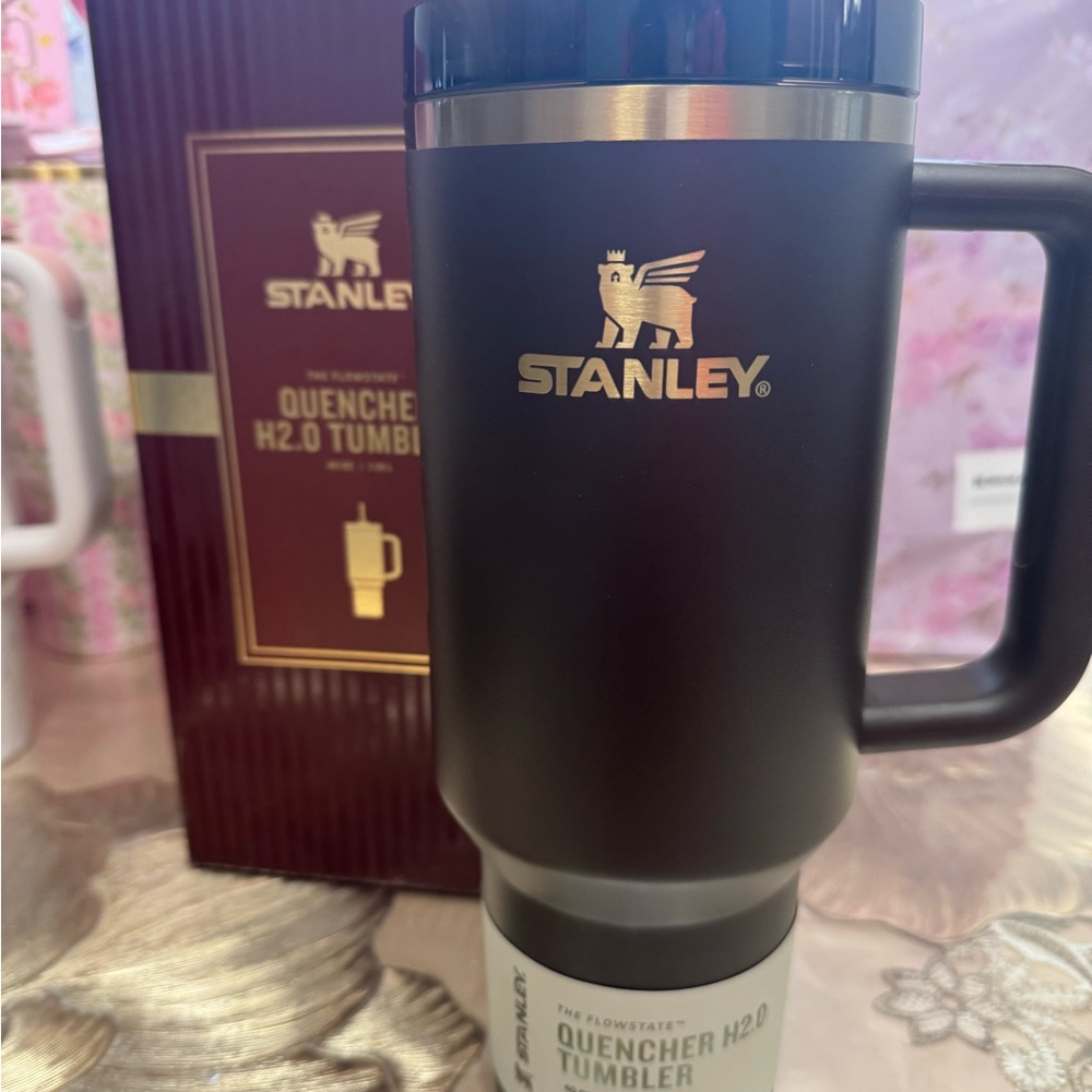 Stanley Quencher H2.0 Tumbler Matte Black